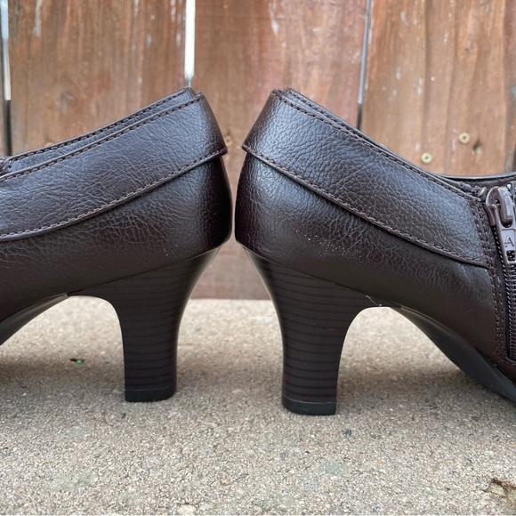 AEROSOLES Women’s Paisley Brown Heel Mule Almond Toe Side Zipper Size 7.5 - Picture 9 of 13